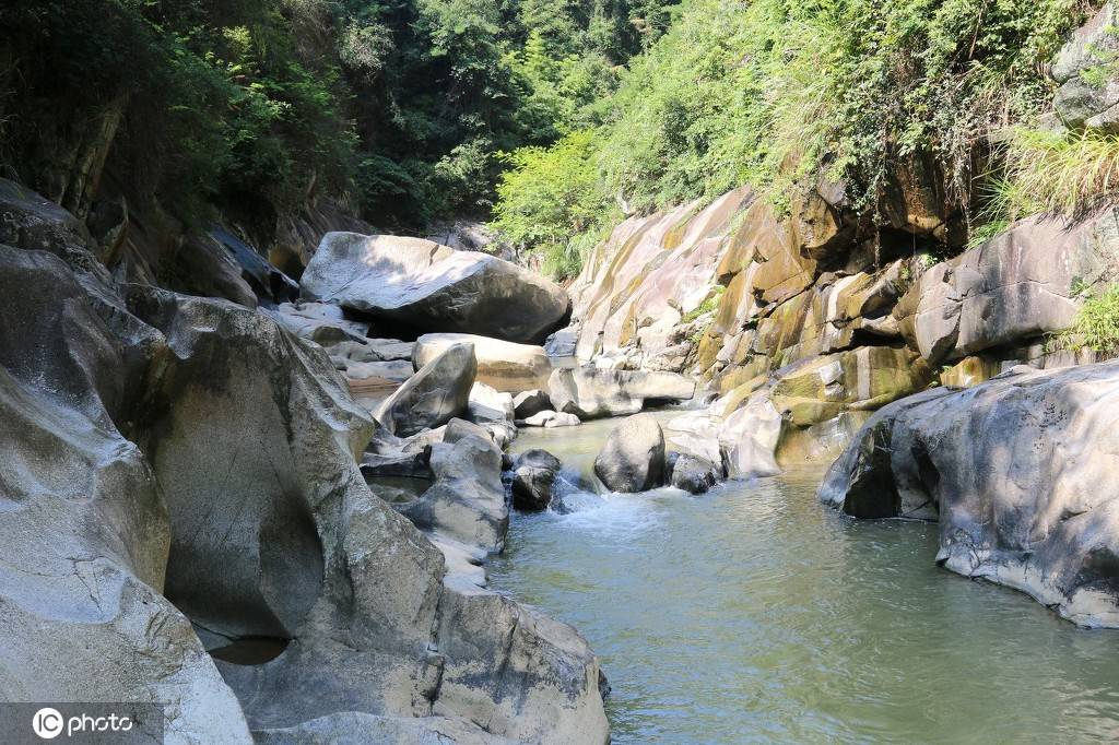 江西遂川發現如夢似幻奇特古遺蹟冰臼群