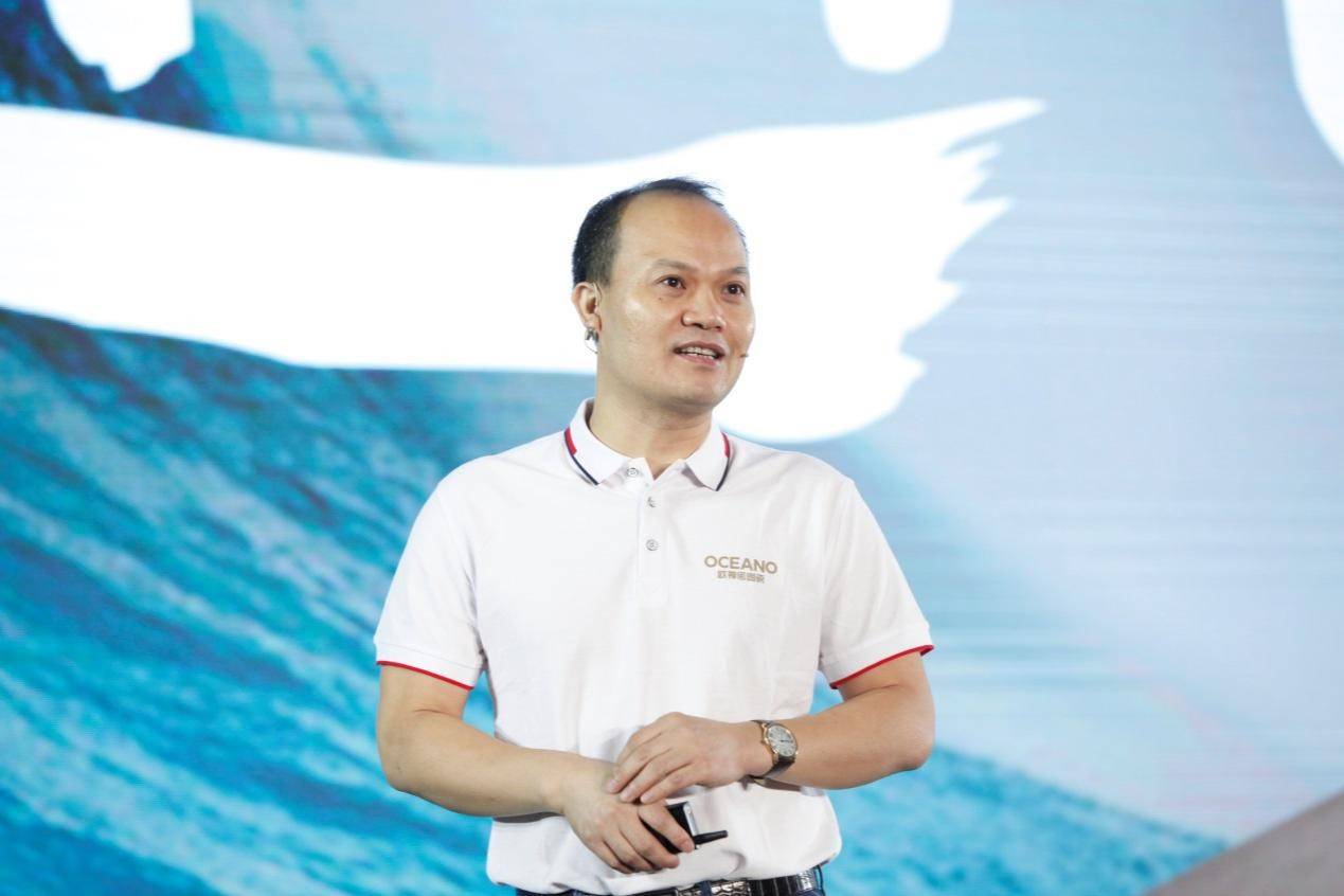 峰会开篇,欧神诺总裁陈家旺为我们带来了深度的行业现状分析.