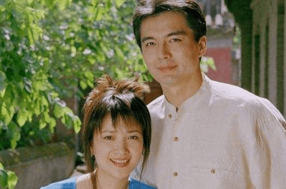 原创男神许亚军头婚早逝弃重病妻婚内出轨何晴今与娇妻生活美满