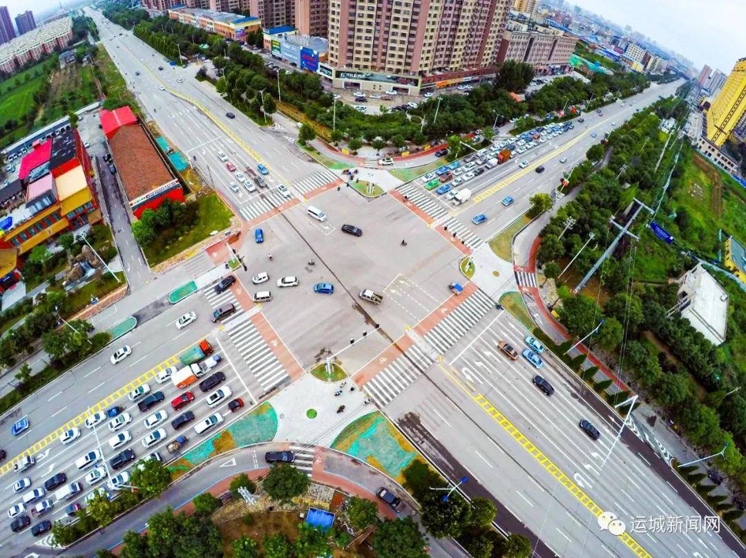 运城市首个新型渠化岛建成投用安装首个非机动车交通指示灯