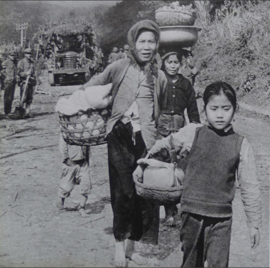 对越反击战,18名解放军退守山洞,又涌进来几十个越南老百姓