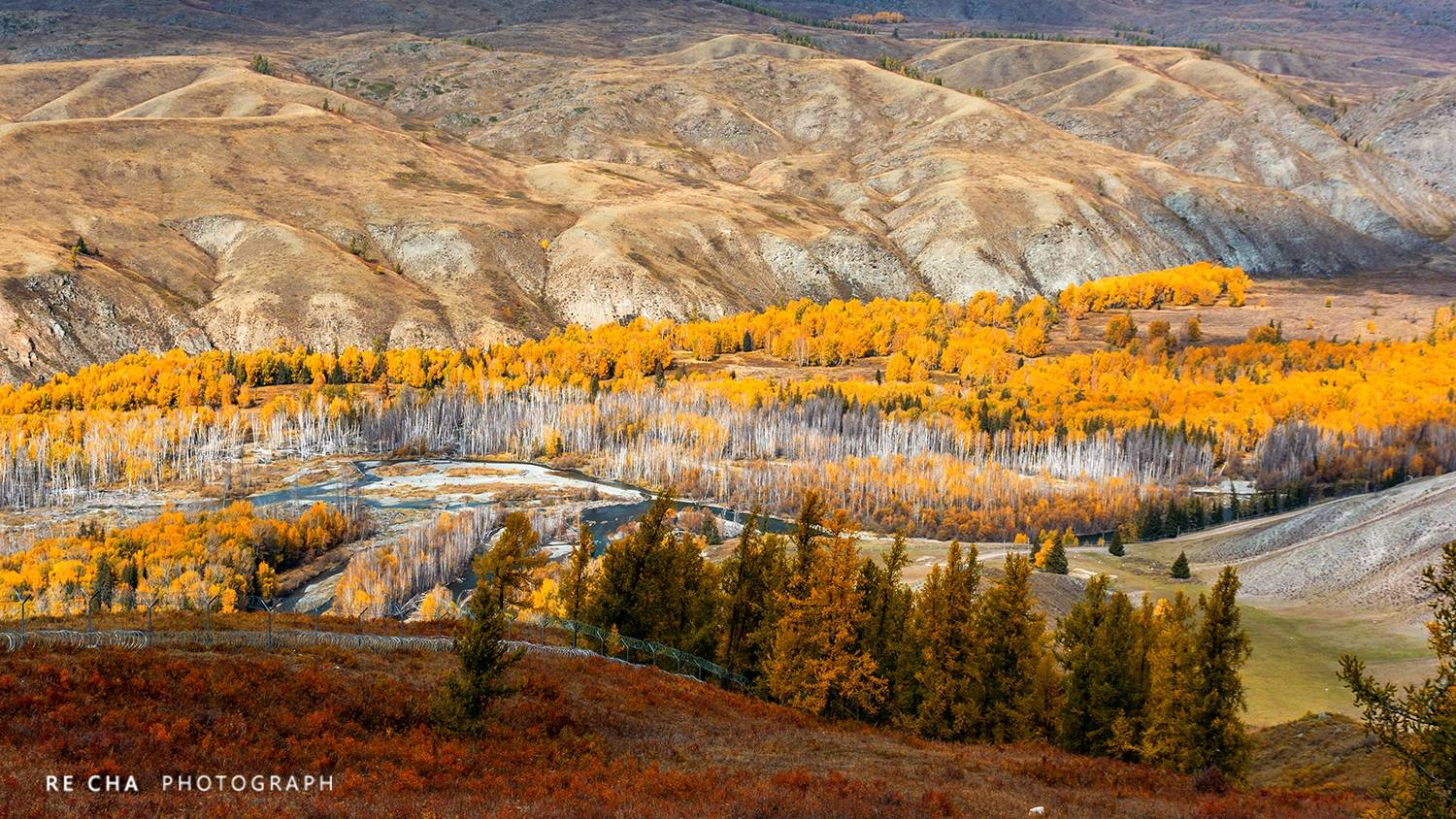 中哈边境大峡谷秋天最迷人的大峡谷