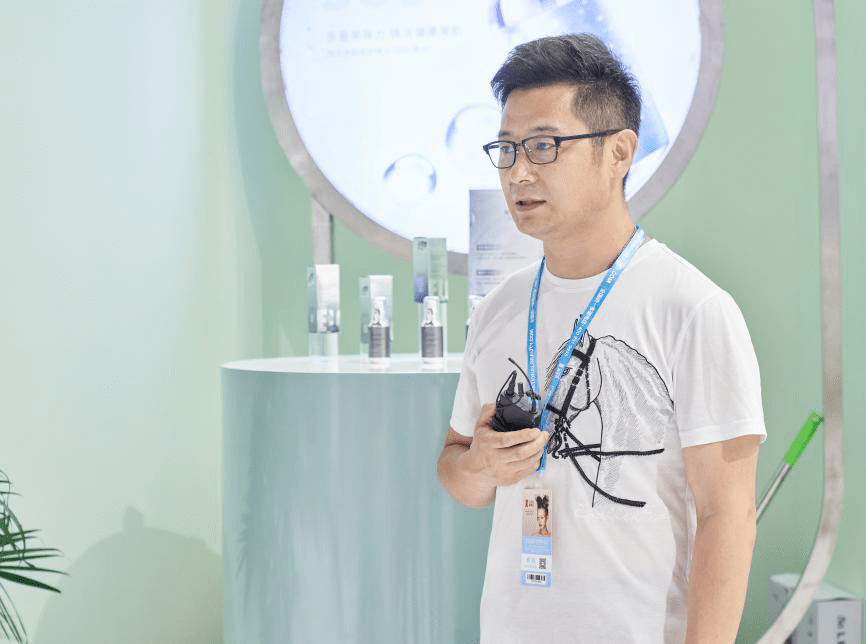 王明峰美博会接受上海电视台专访分享呦蓝未来发展愿景