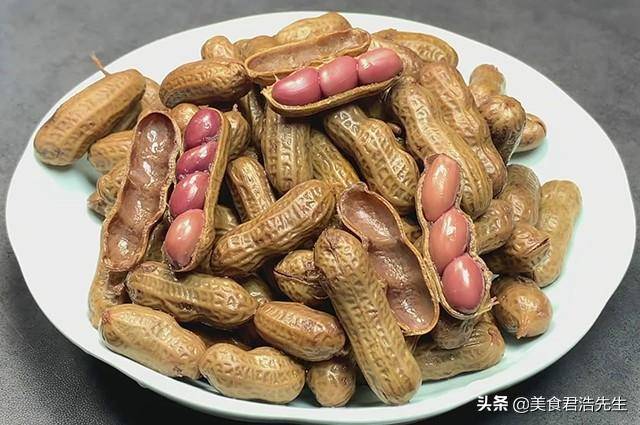 水煮花生既能当主食,也能当下酒菜,老少皆宜