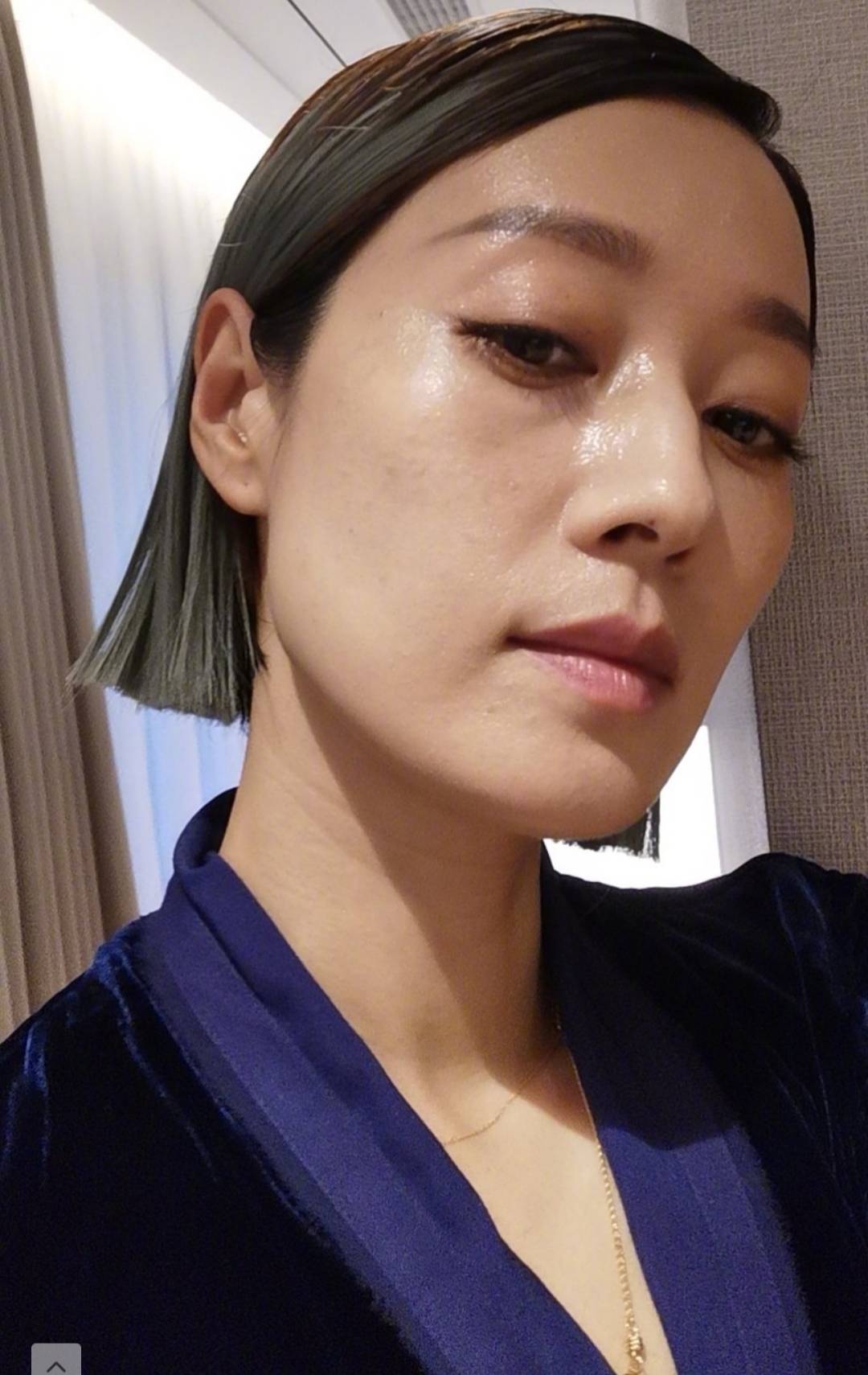 马伊琍深夜晒照却沉默不语,难道新发型与前夫文章有关?