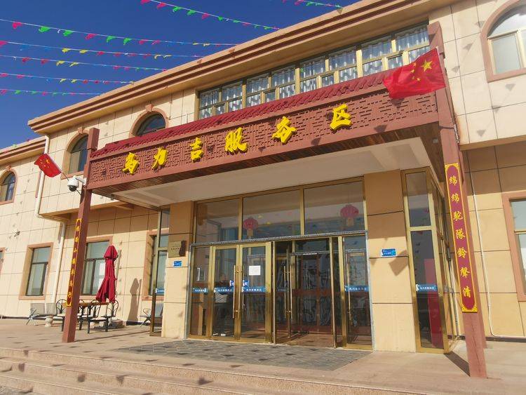 g7高速公路上的"丝路小镇"