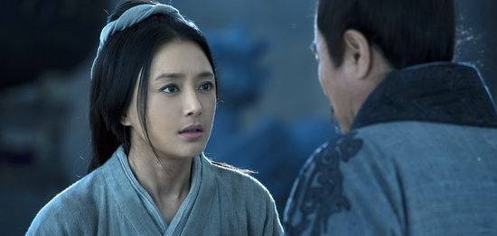 在刘邦在外征战之际趁机杀了韩信,以此来杀鸡儆猴来震慑朝中的其他