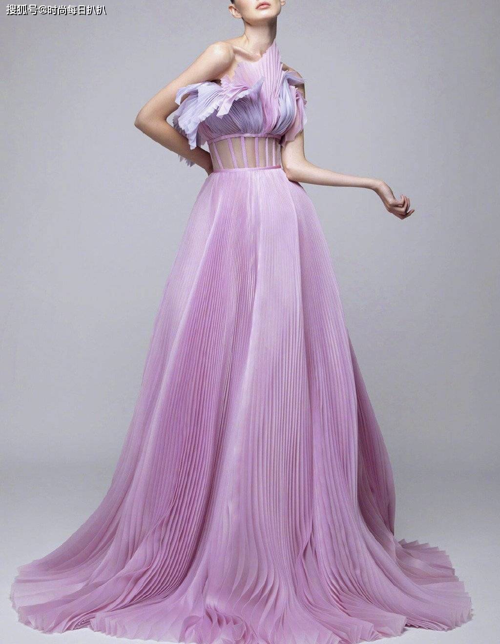 原创sara mrad2021高定时装走秀,款式提前看,像极了盛开的花季