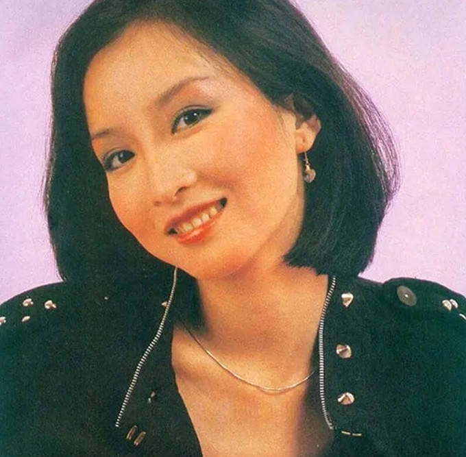 陈百祥上亿豪宅曝光浪漫庆祝结婚41周年64岁黄杏秀状态好