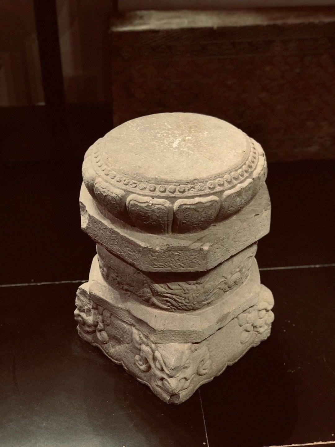 年代清中期尺寸60x60防火缸;在古代放在四合院中央缸中放满水平时可