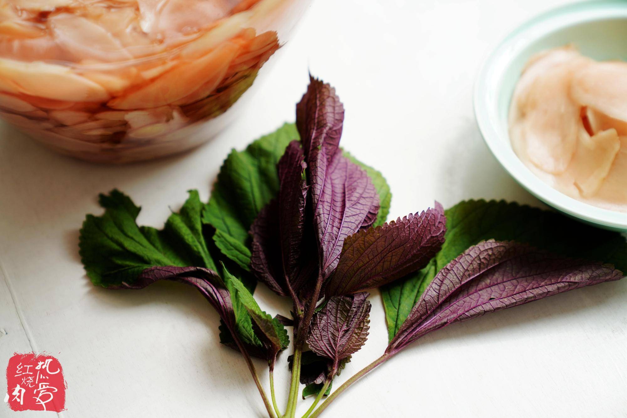 每年秋天我都要做一坛紫苏泡姜酸酸甜甜的也不辣好吃还开胃