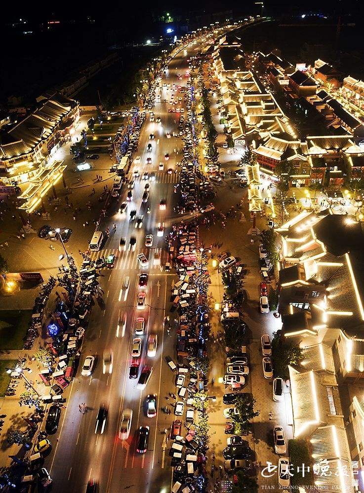 駐馬店:太驚豔!航拍皇家驛站夜景