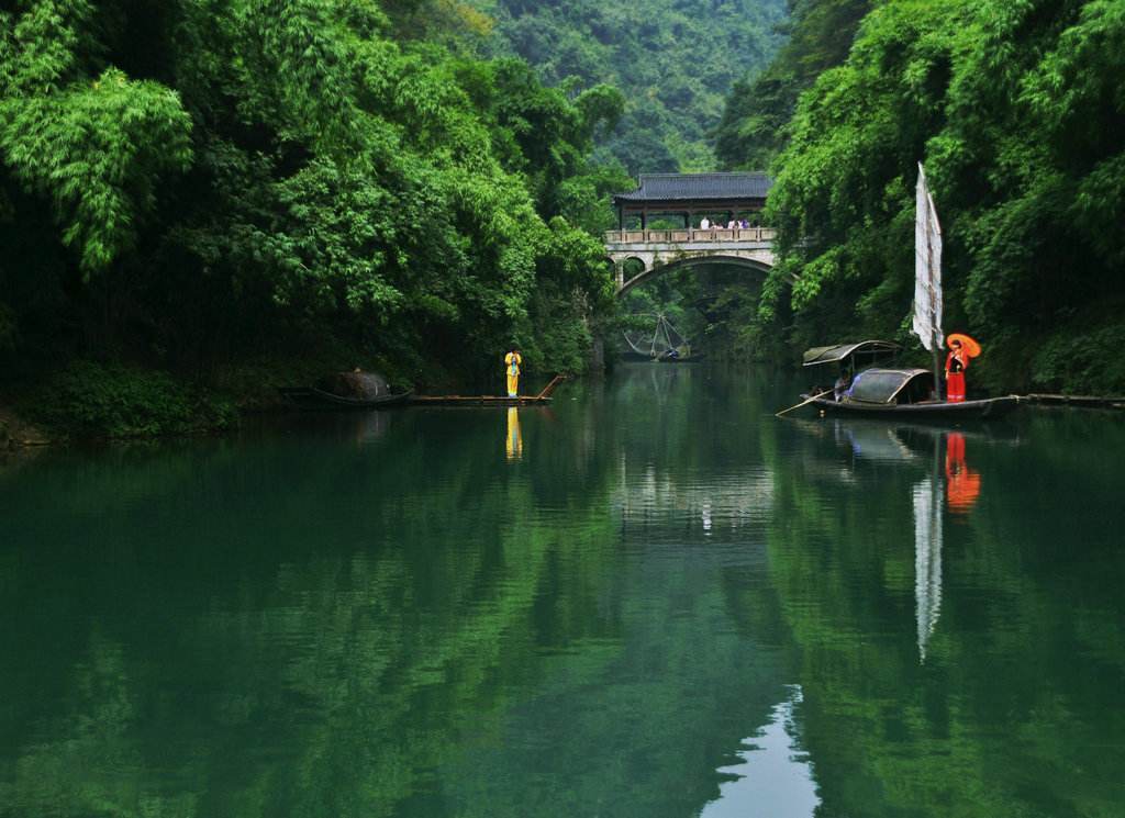 宜昌度假旅游哪里最好玩?瀑布中穿行,见识三峡大坝的磅礴!