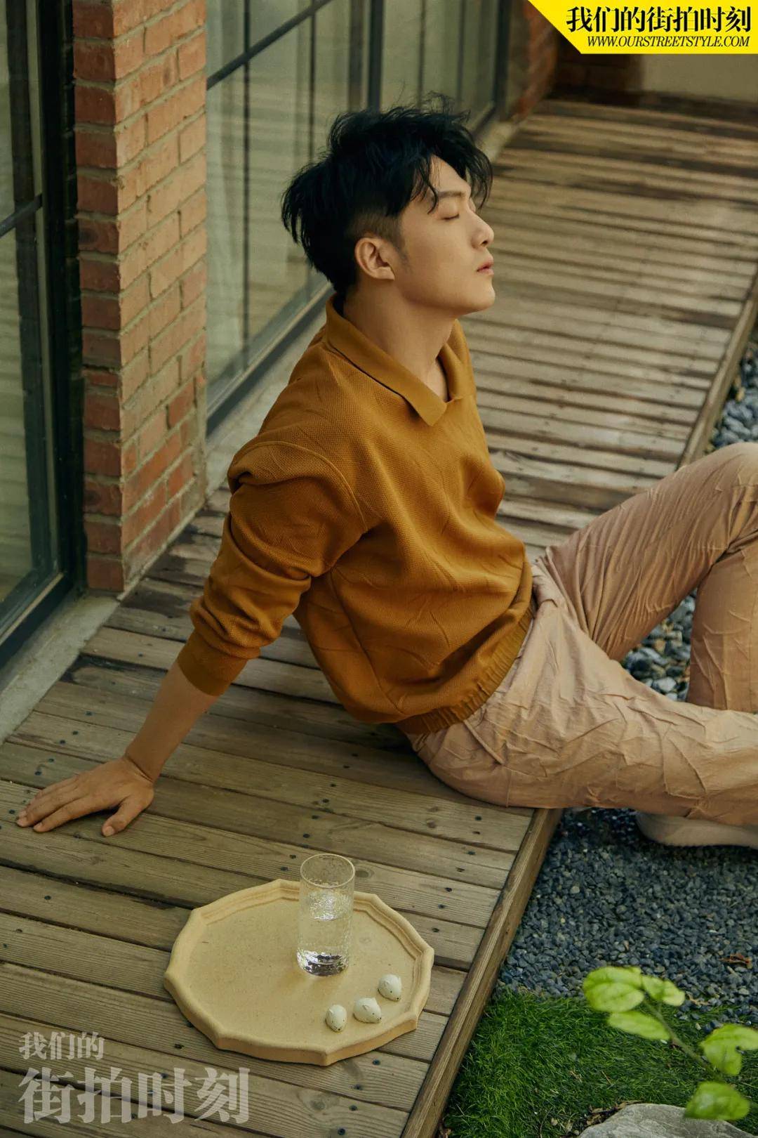 白色中筒靴:hogan 宽檐帽:lanvin 摄影师:jc 时装编辑:王佳文 针织衫