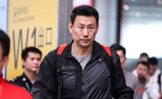 35岁老将正式离队,江苏男篮放弃功勋内线,广东宏远正考虑签下_柳伟