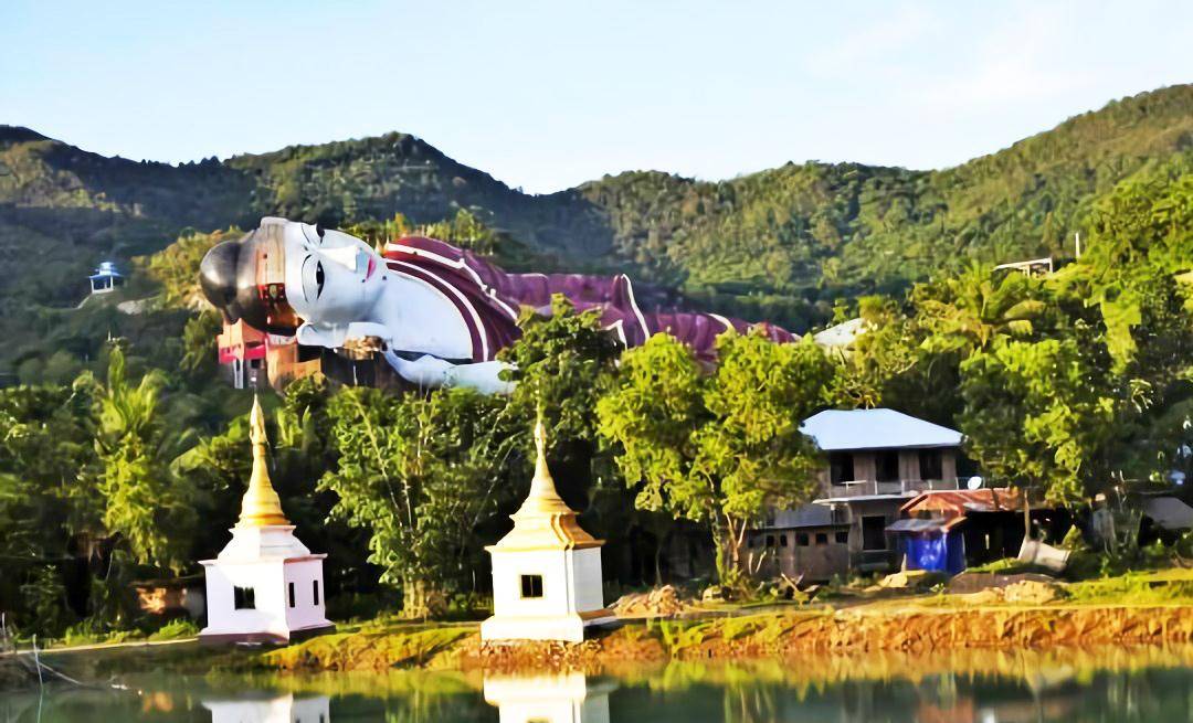 全球最大的卧佛,长180米重400吨,游客:像是一座山