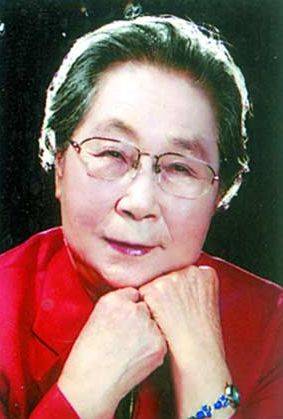 实力派女演员,演戏从不化妆,生病仍坚持拍戏去世千人送行_柏青