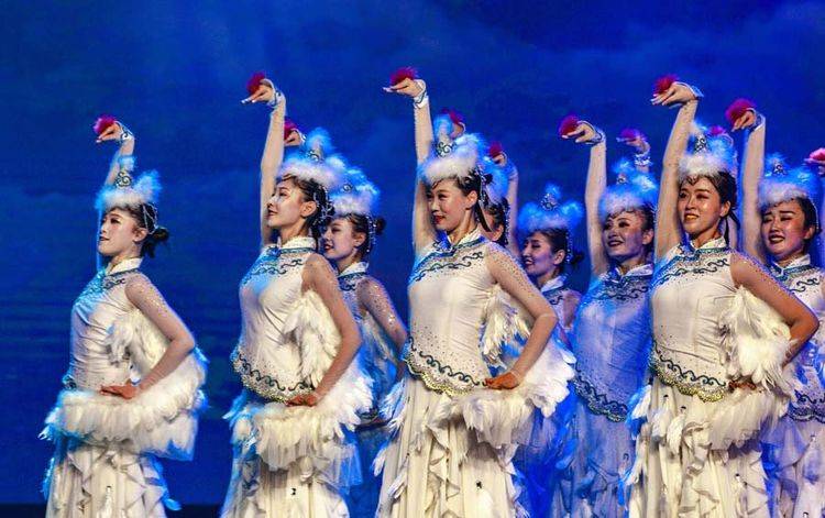 艺苑芳菲七十载歌舞惠民谱华章