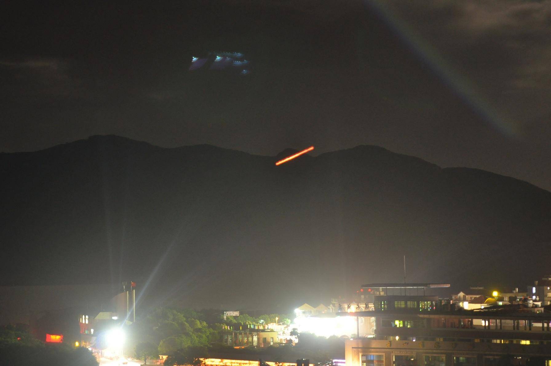 今年,美国佛州目击ufo事件5585起,超大棺材形ufo极速飞过天空