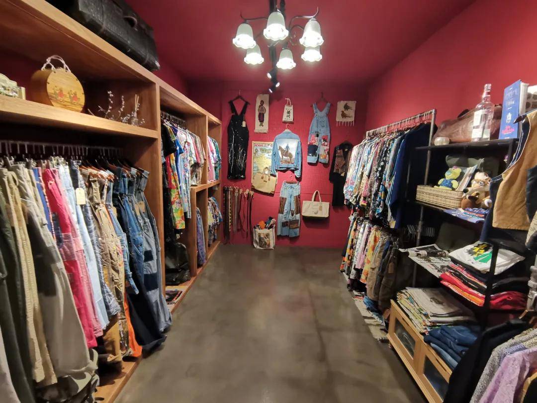 原来成都的古着店都这么美不仅服装复古还能把你拉回到旧时光