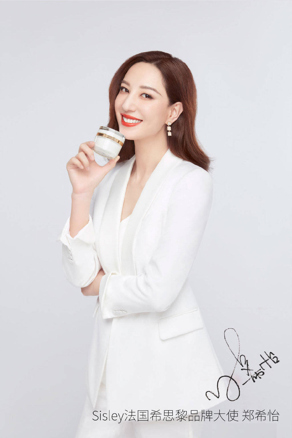 郑希怡《乘风破浪的姐姐》舞台魅力帅翻全场!接连解锁多个品牌新身份