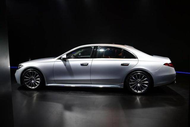 原创全新一代奔驰s级发布,不是有钱人变老了,而是年轻人有钱了!