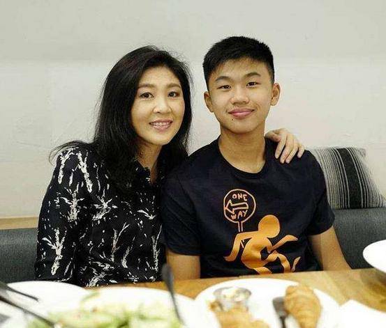 泰国前总理英拉拥有中国血统53岁未婚成功女人不需要婚姻吗