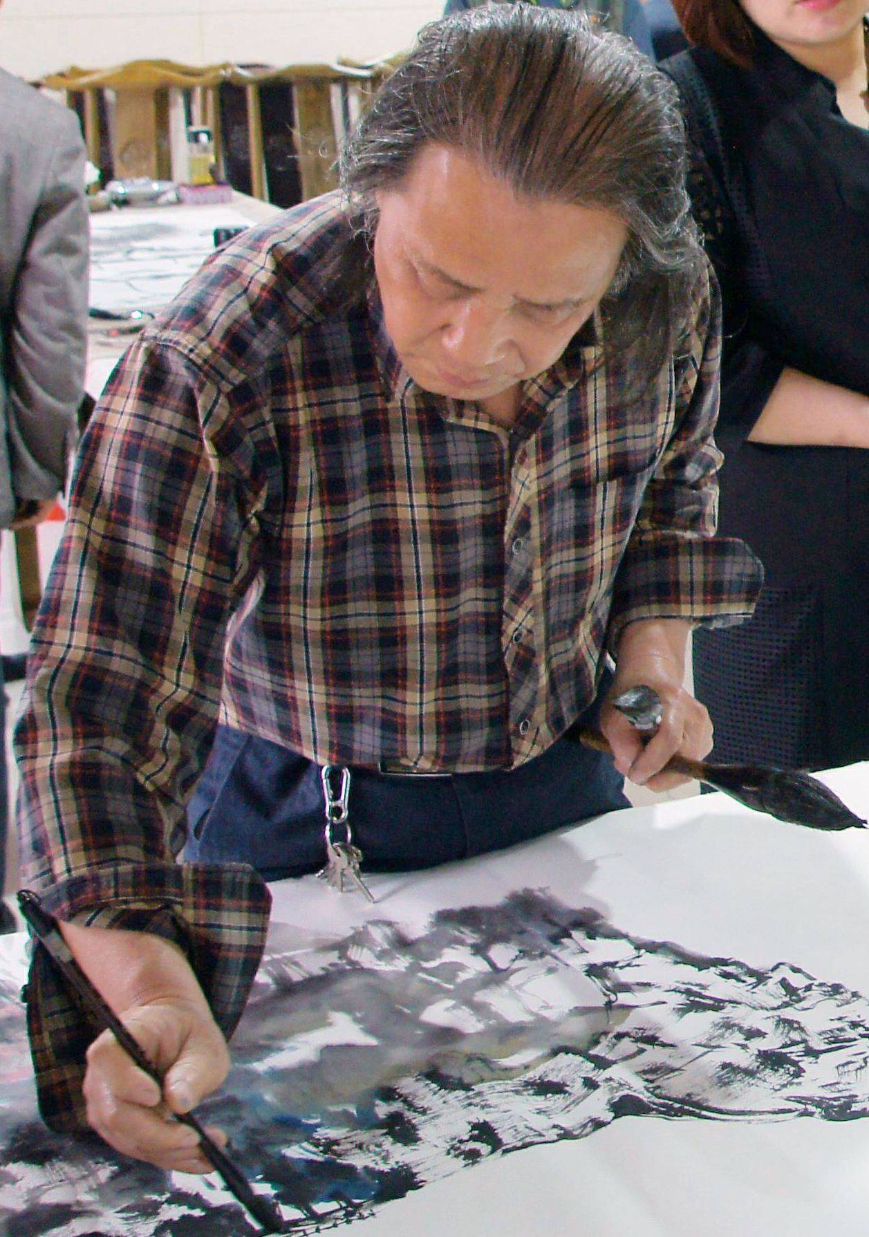 李弘孝的焦墨山水画