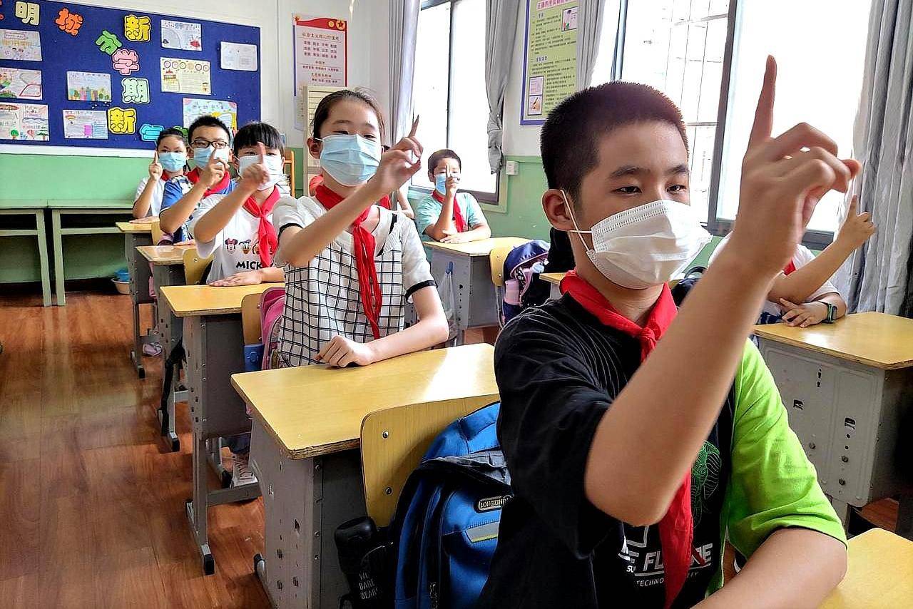 传统按摩变挤眉弄眼,武汉南阳村小学,推无接触眼保健操