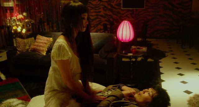 《狼狈》:日本整容天后的崩坏,从顶流女神到失智疯癫_手机搜狐网