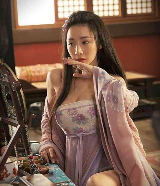 柳岩30岁险退圈,39岁拿影后,今快40岁后悔没有好好找老公