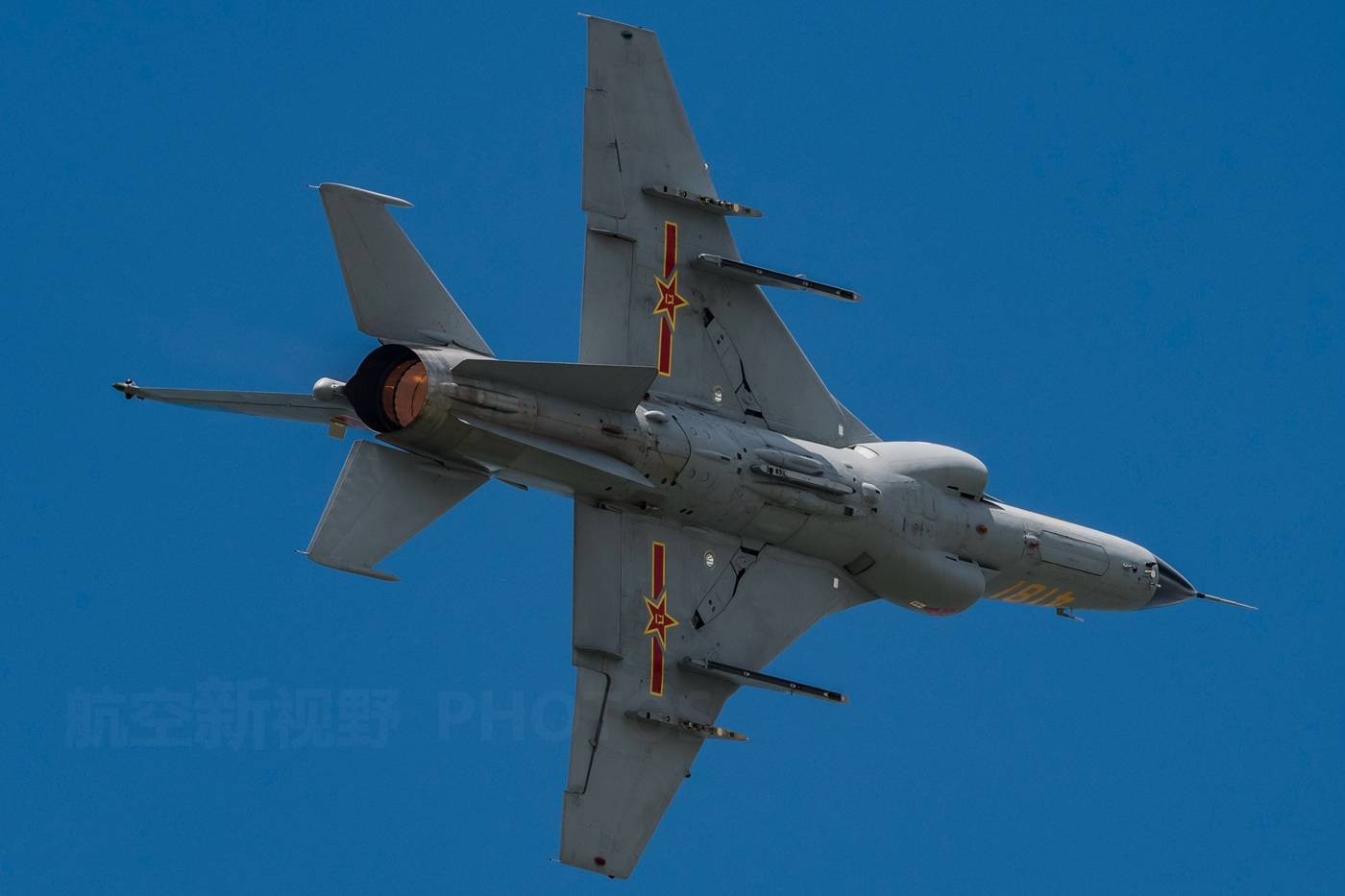 被人低估的国产战机,使用涡喷发动机看似落后,实则救火队员