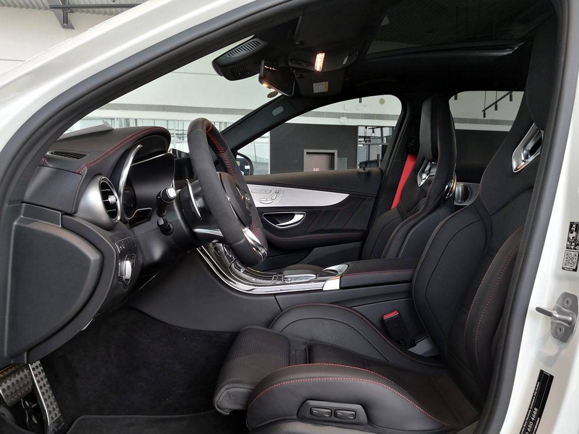 奔驰c43 amg 旅行版 钻石白黑内