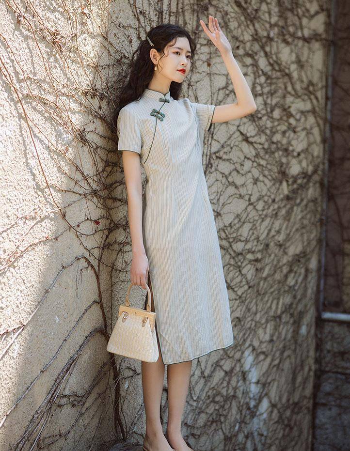 2020年火了一种旗袍裙,时髦显瘦又清纯,150女生穿也合适!