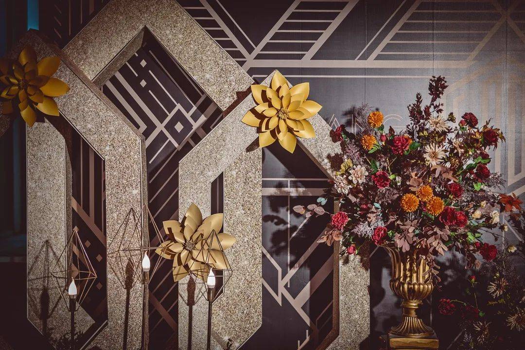 高端奢华的盖茨比风格婚礼蓝色和金色的碰撞