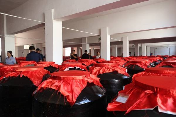 "好人好酒与爱同行"商丘爱心企业走进张弓老酒酒业感受产品品质和企业