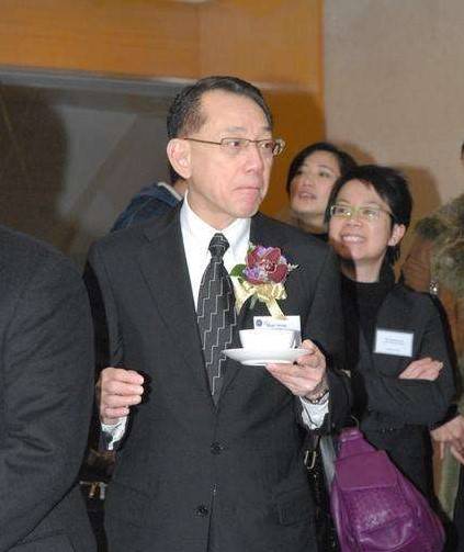 何超琼赌气与杨其龙关系暧昧,赌王震怒直接找杨受成:管好你儿子