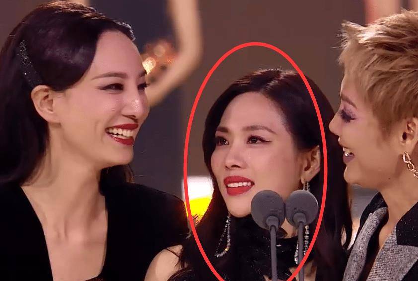 王霏霏遗憾落选,有谁注意孟佳的表情,内心想法都写在脸上了_手机搜狐