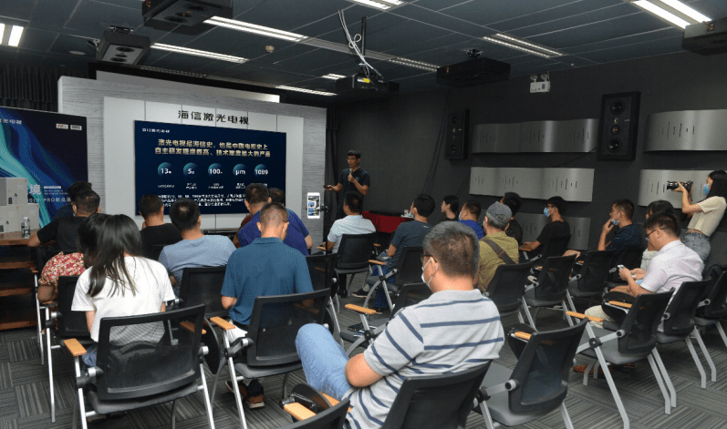 众影音行业大咖热评海信激光电视:完全可以媲美专业影院-家电圈官网