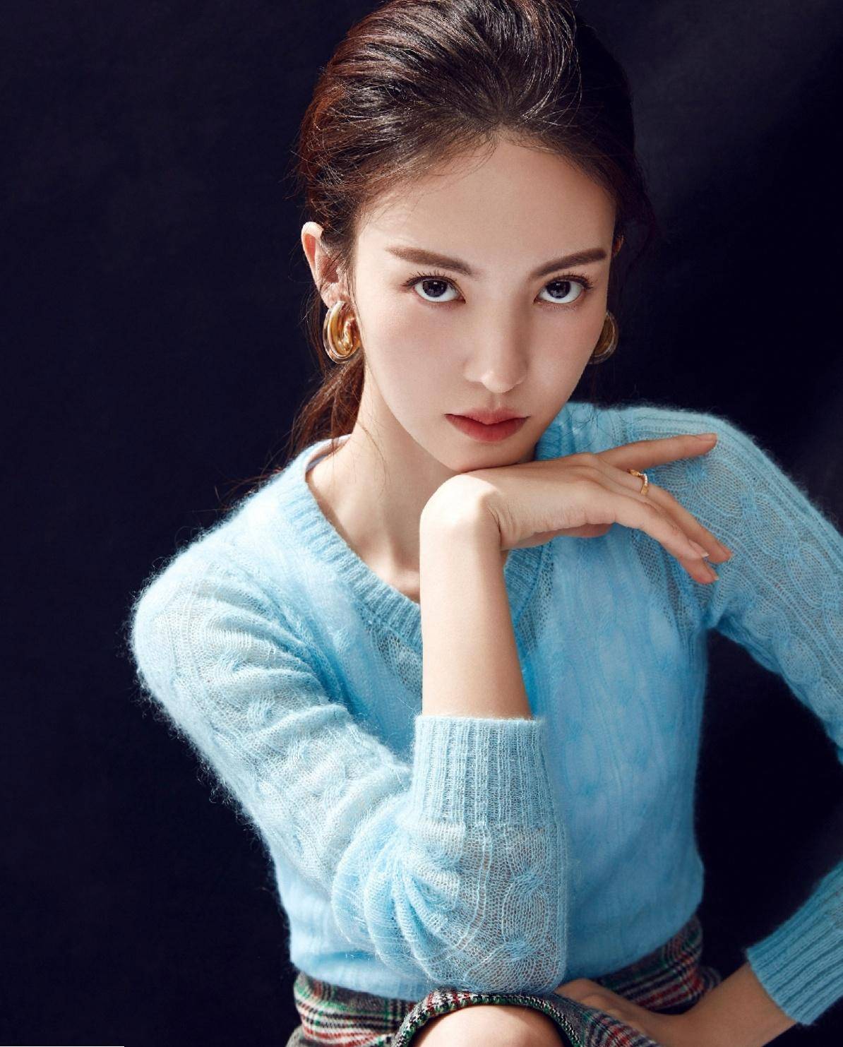 30岁金晨庆祝自己生日,身穿玫瑰粉显优雅至极