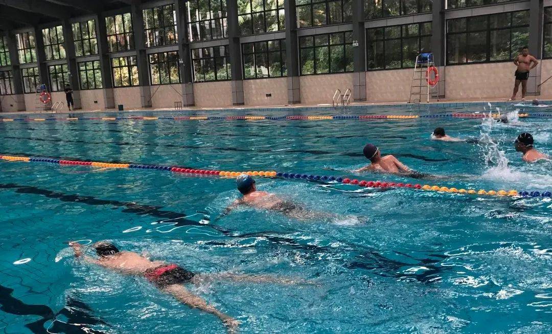 诸暨这所中学,游泳不及格不能毕业!你怎么看?