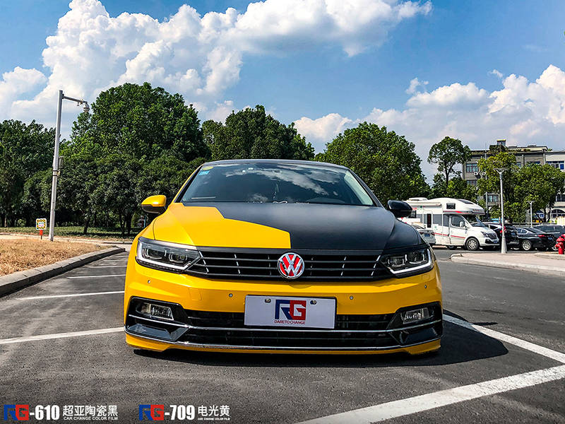 大众迈腾车身改色电光黄拼陶瓷黑rg瑞集改色膜浙江永康