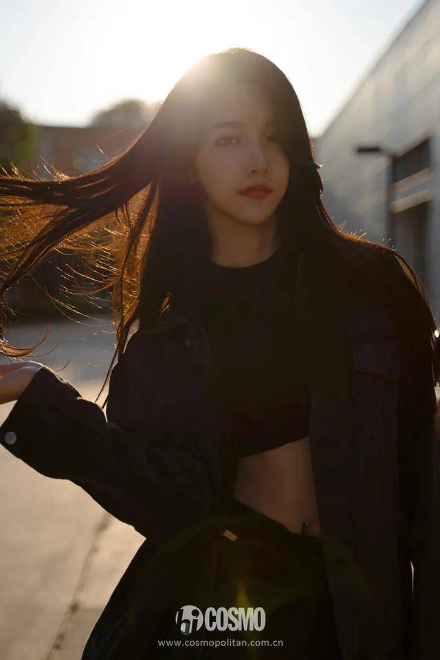 姜思达的露背长裙不必抱歉