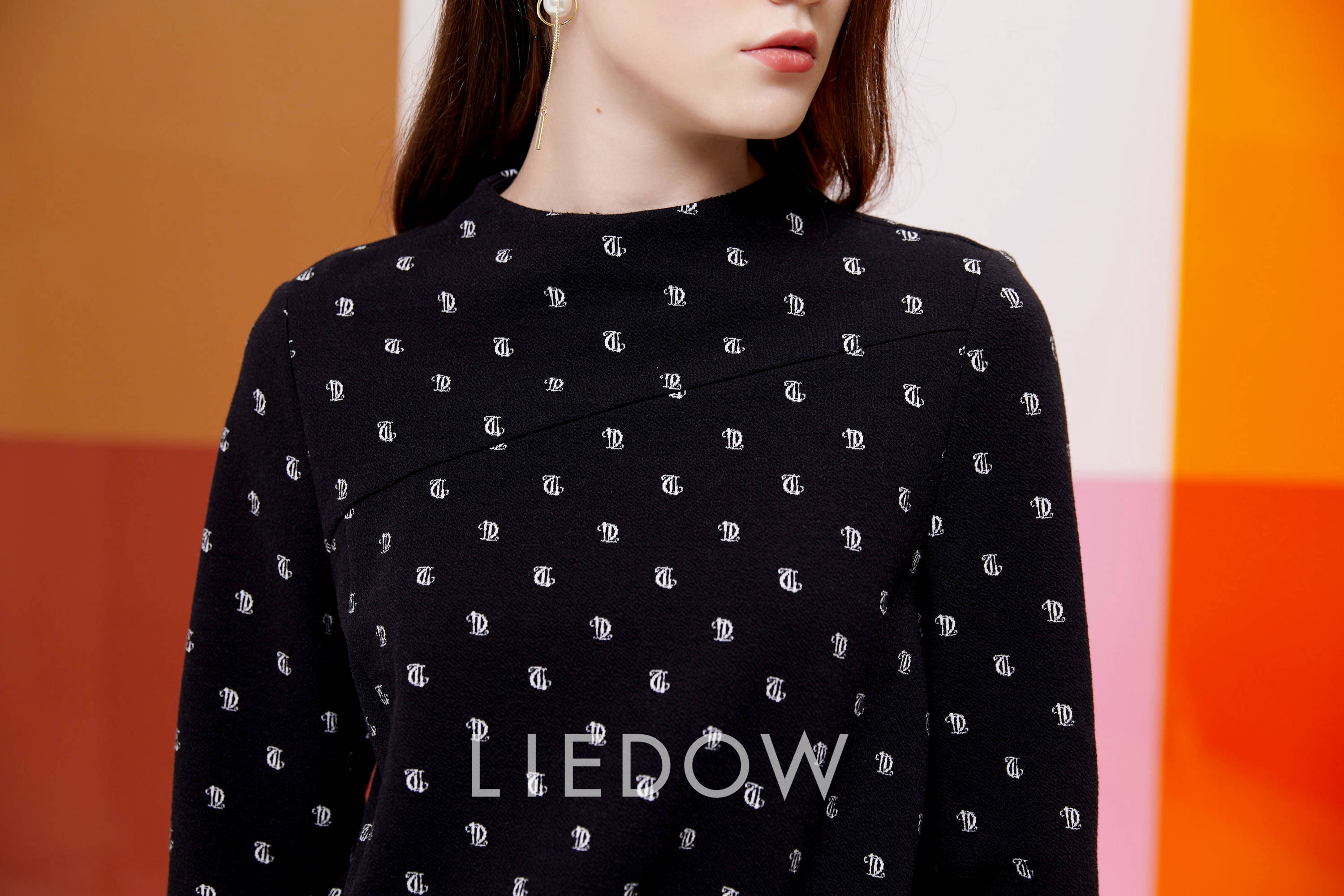 蕾朵丨品牌字母色织元素