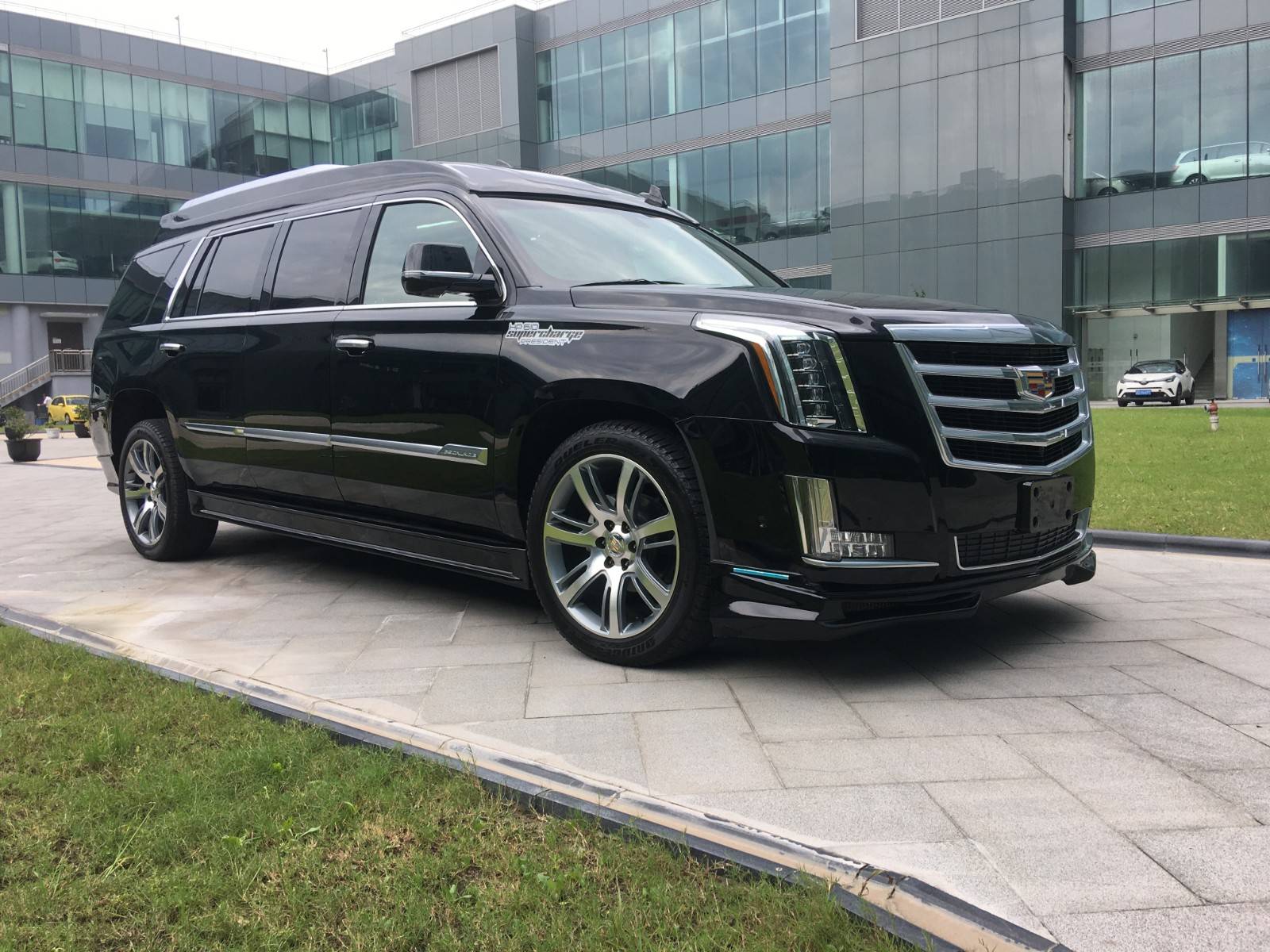 凯迪拉克凯雷德全尺寸suv 巨额让利