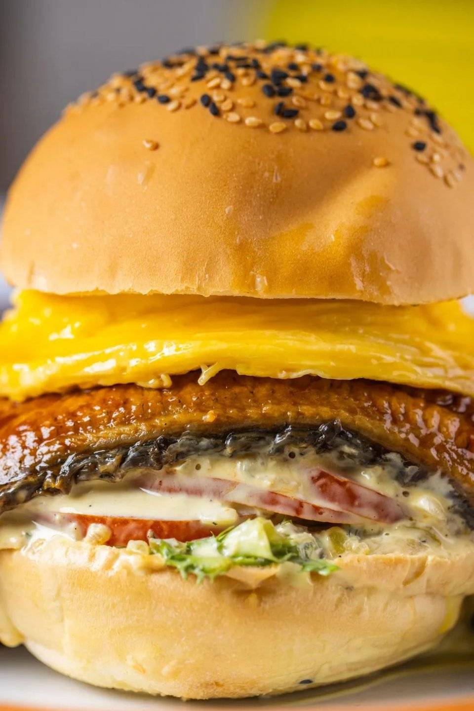 日式鳗鱼汉堡手臂长鳗鱼流心熔岩蛋一口塞不下