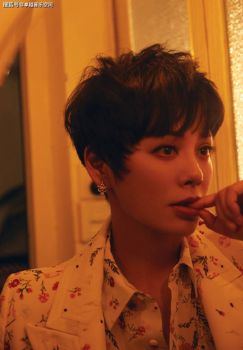 浪姐宁静性感复古写真女王范十足你能驾驭吗