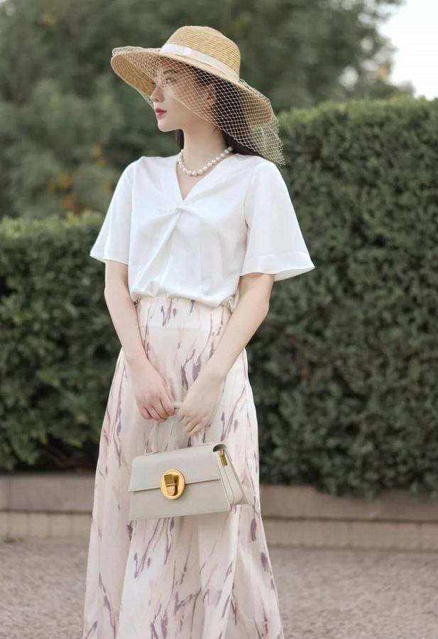 女人到初秋又开始纠结了,试试"淑女风"打扮,简单易学还有档次_衬衫