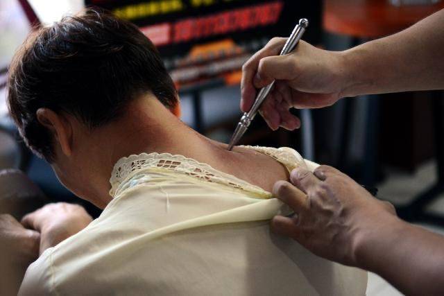 传承百年技艺弘扬中医国粹 湖湘中医世家举行公益免费授课