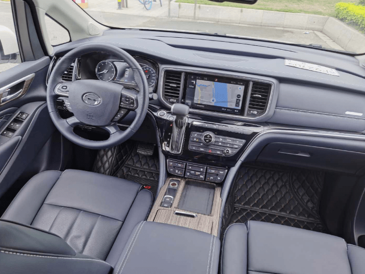 它敢正面挑战合资mpv试驾传祺gm82020领航款汽车说刊